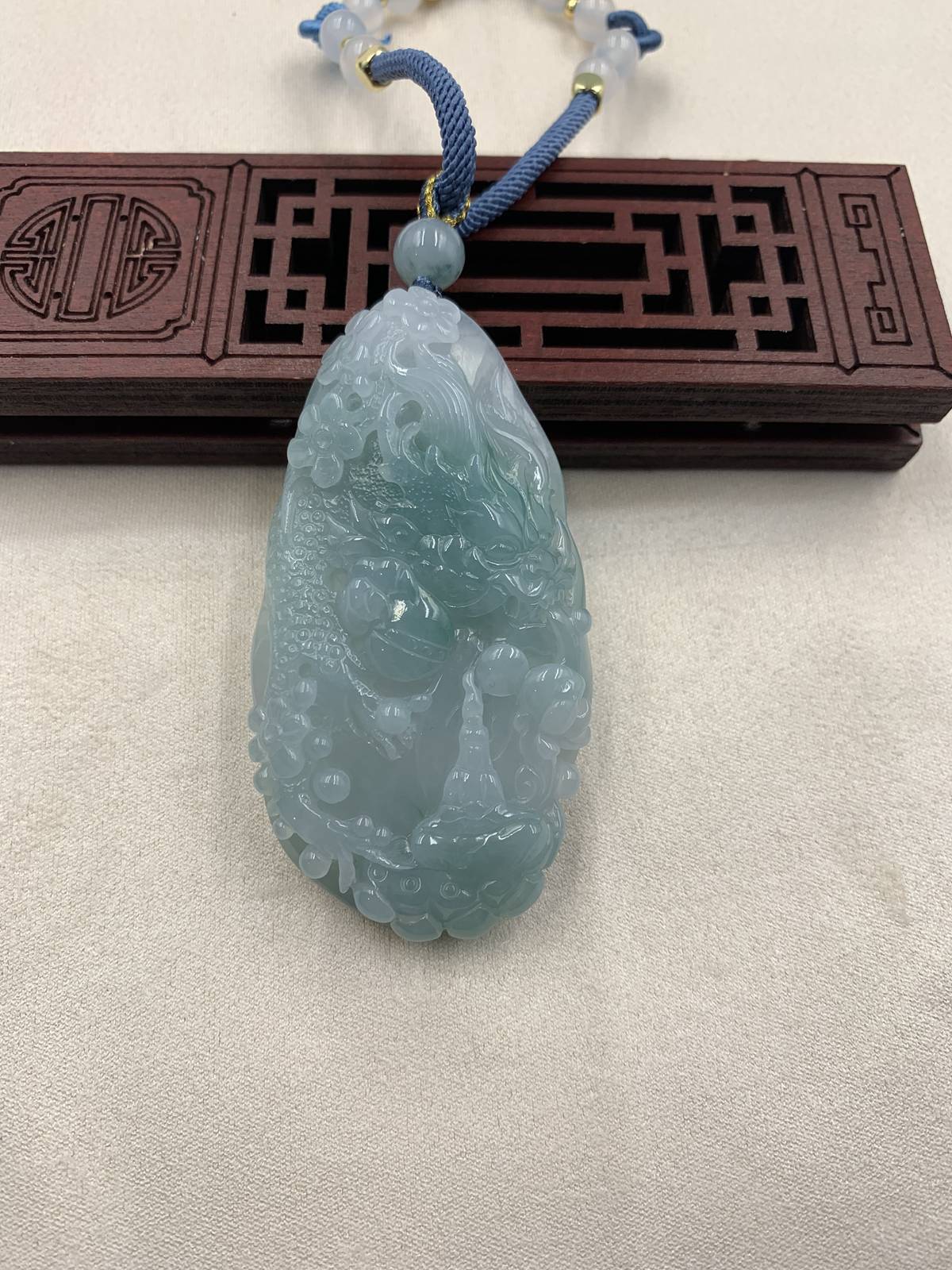 神龙护主