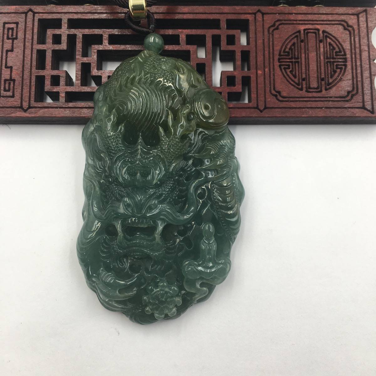 神龙护主