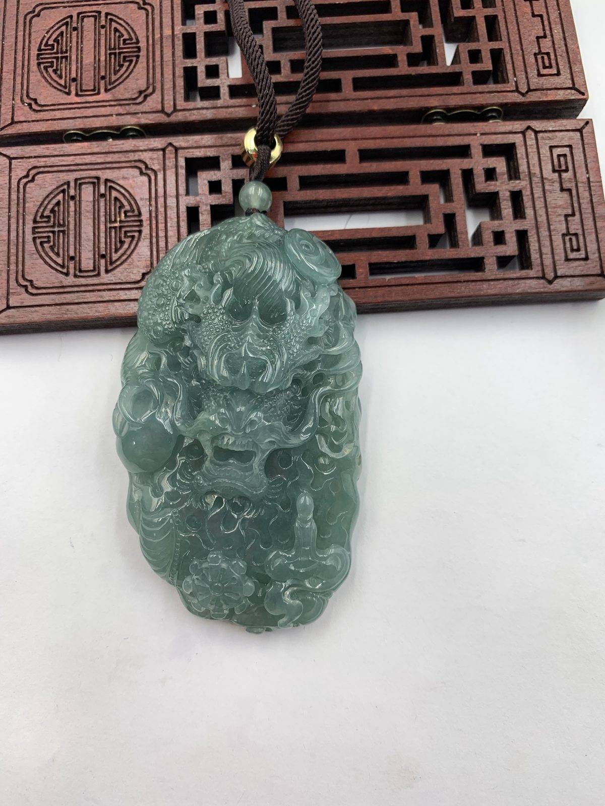 神龙护主