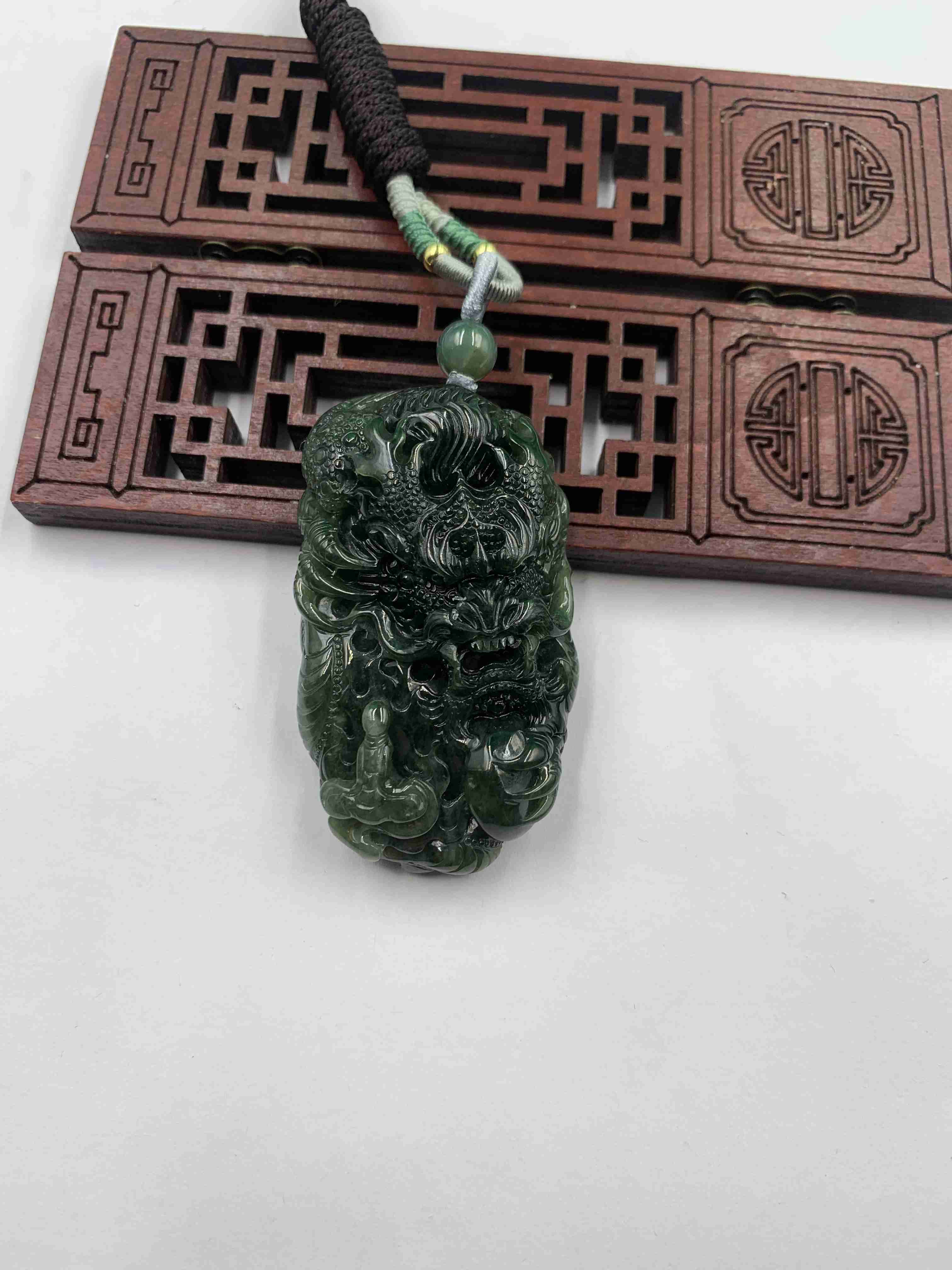 神龙护主