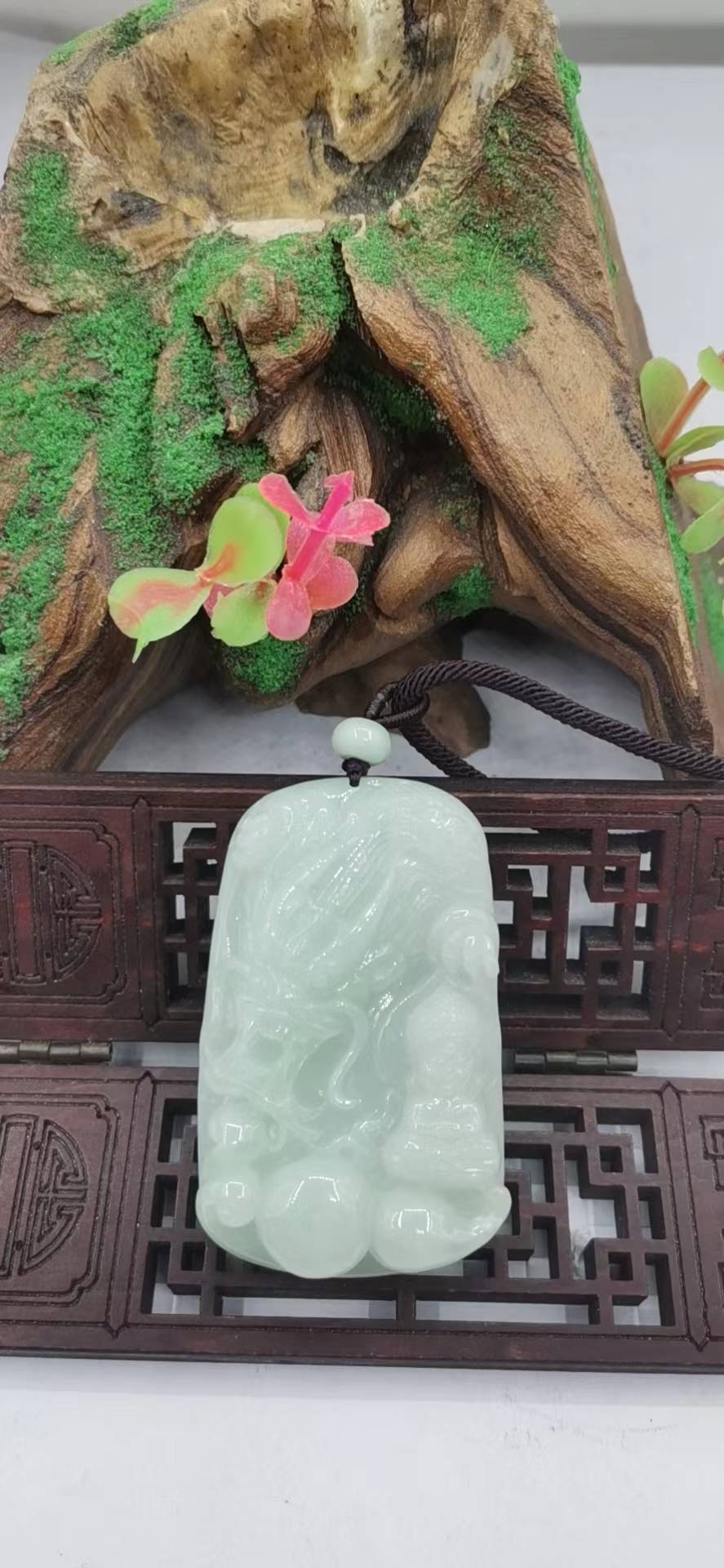 神龙护主