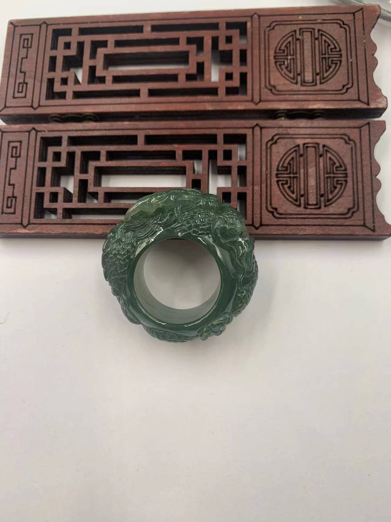 神龙护主