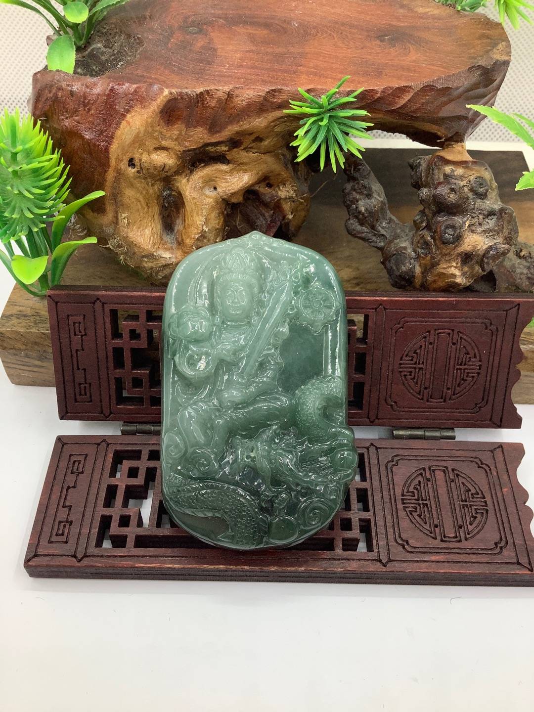 神龙护主