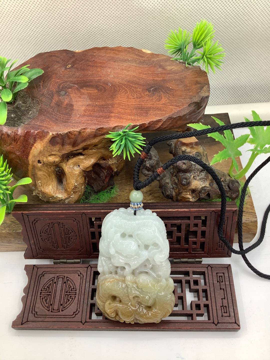 双龙护主