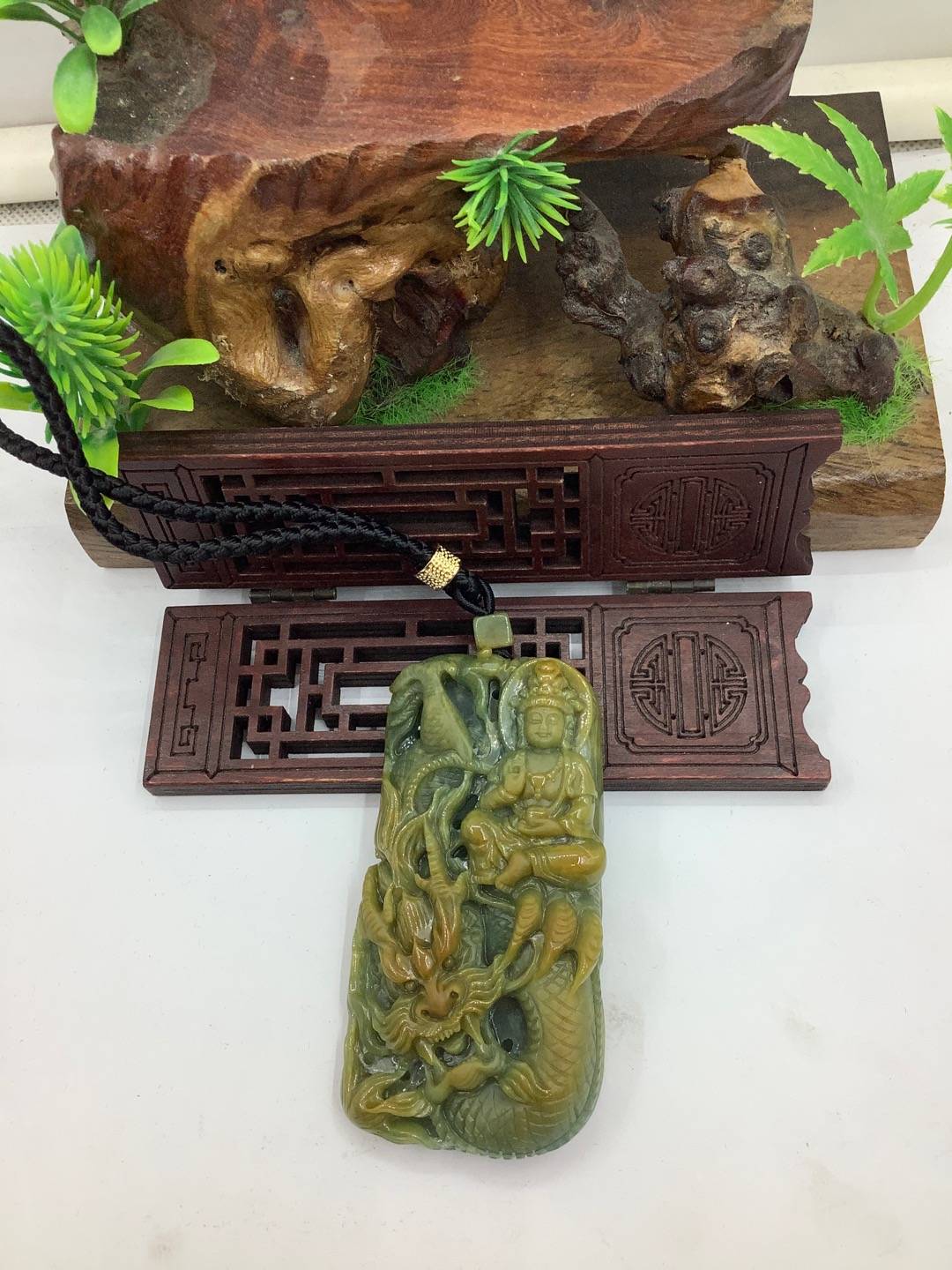 神龙护主