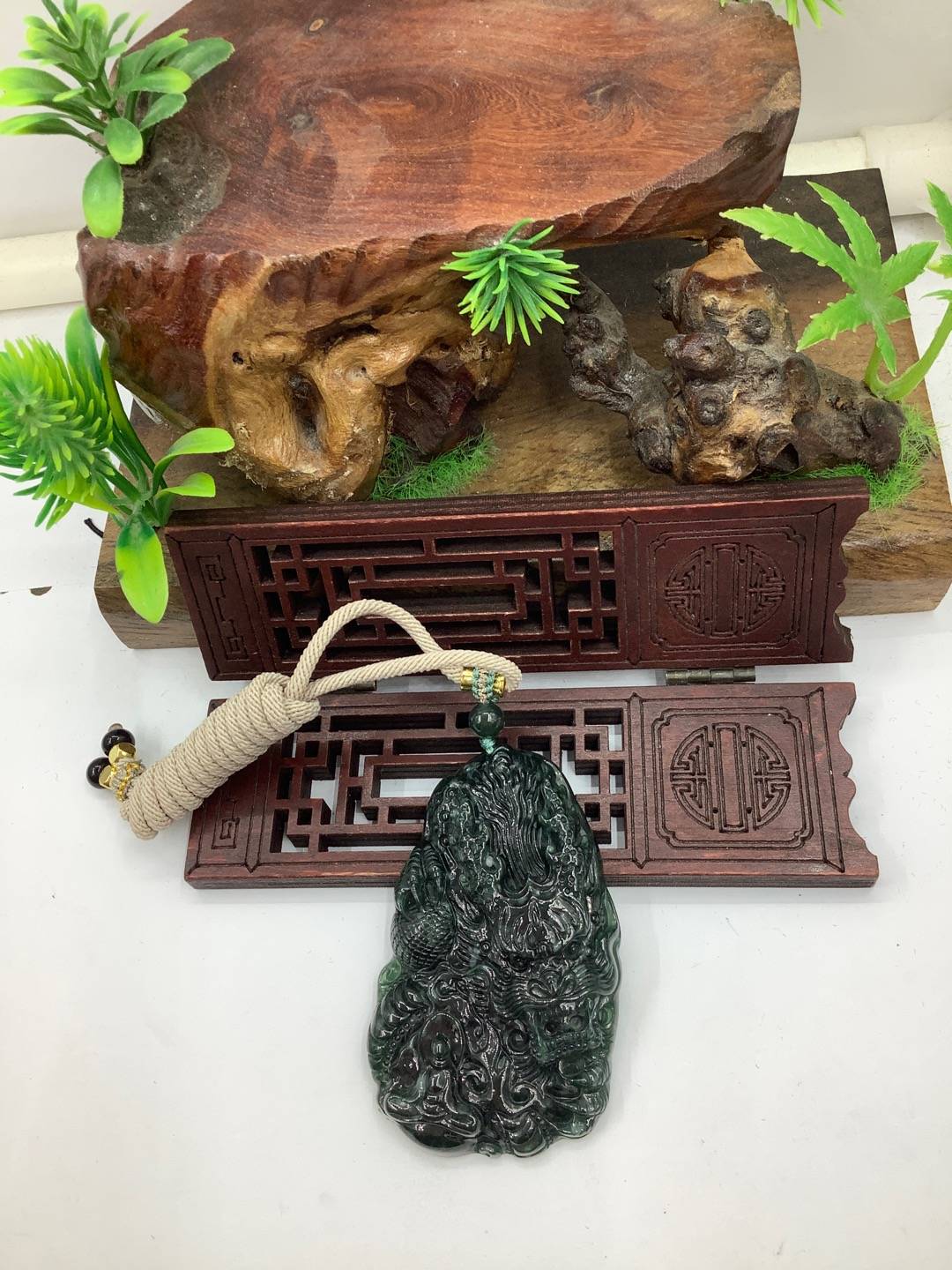 神龙护主