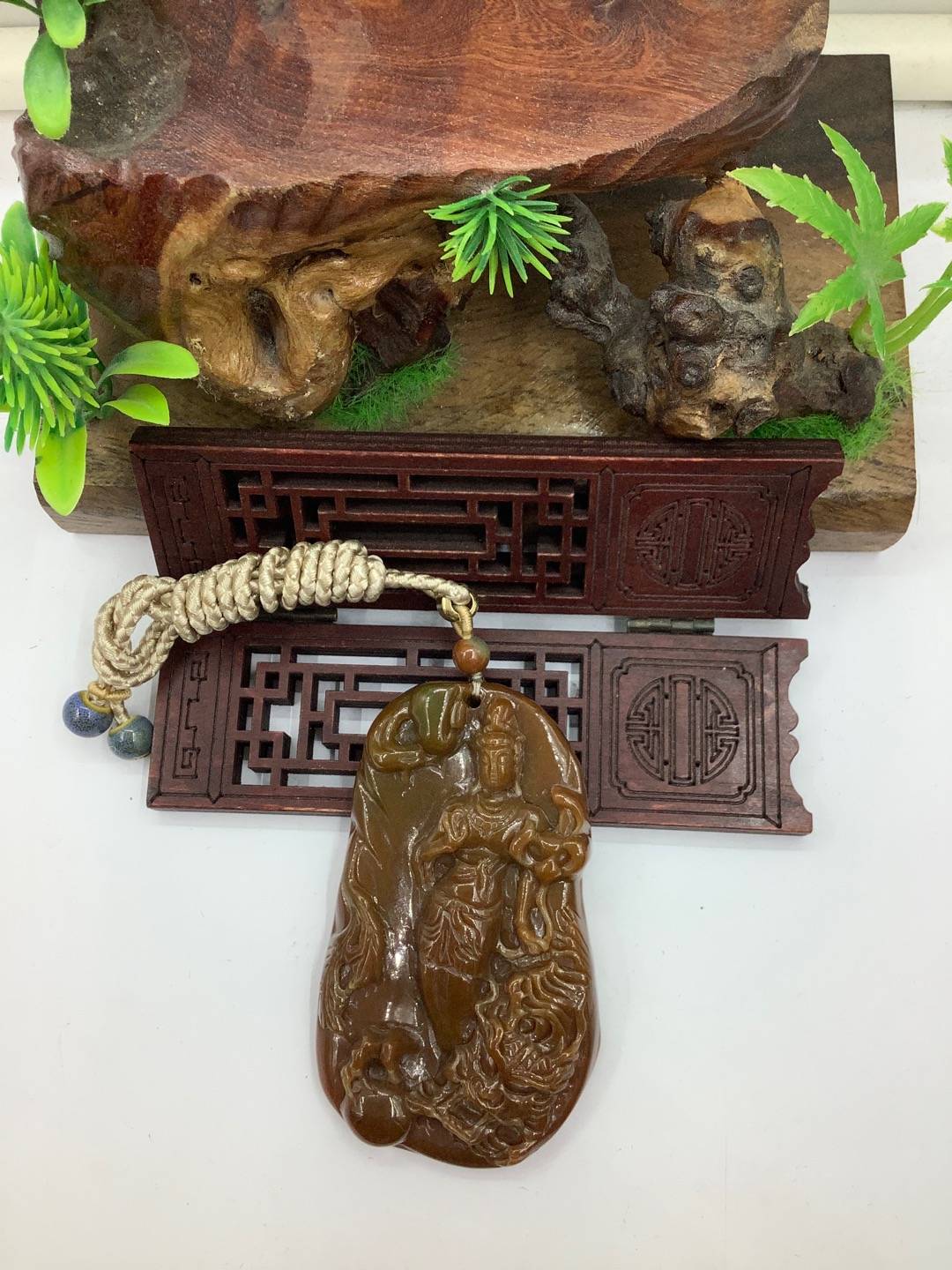 神龙护主