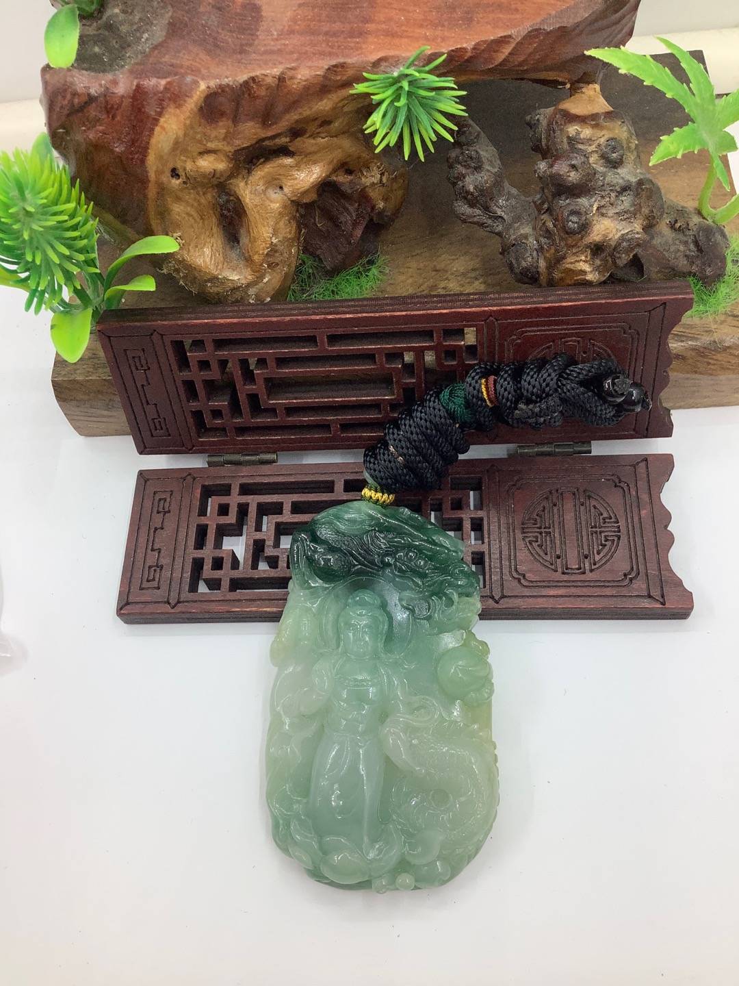 神龙护主