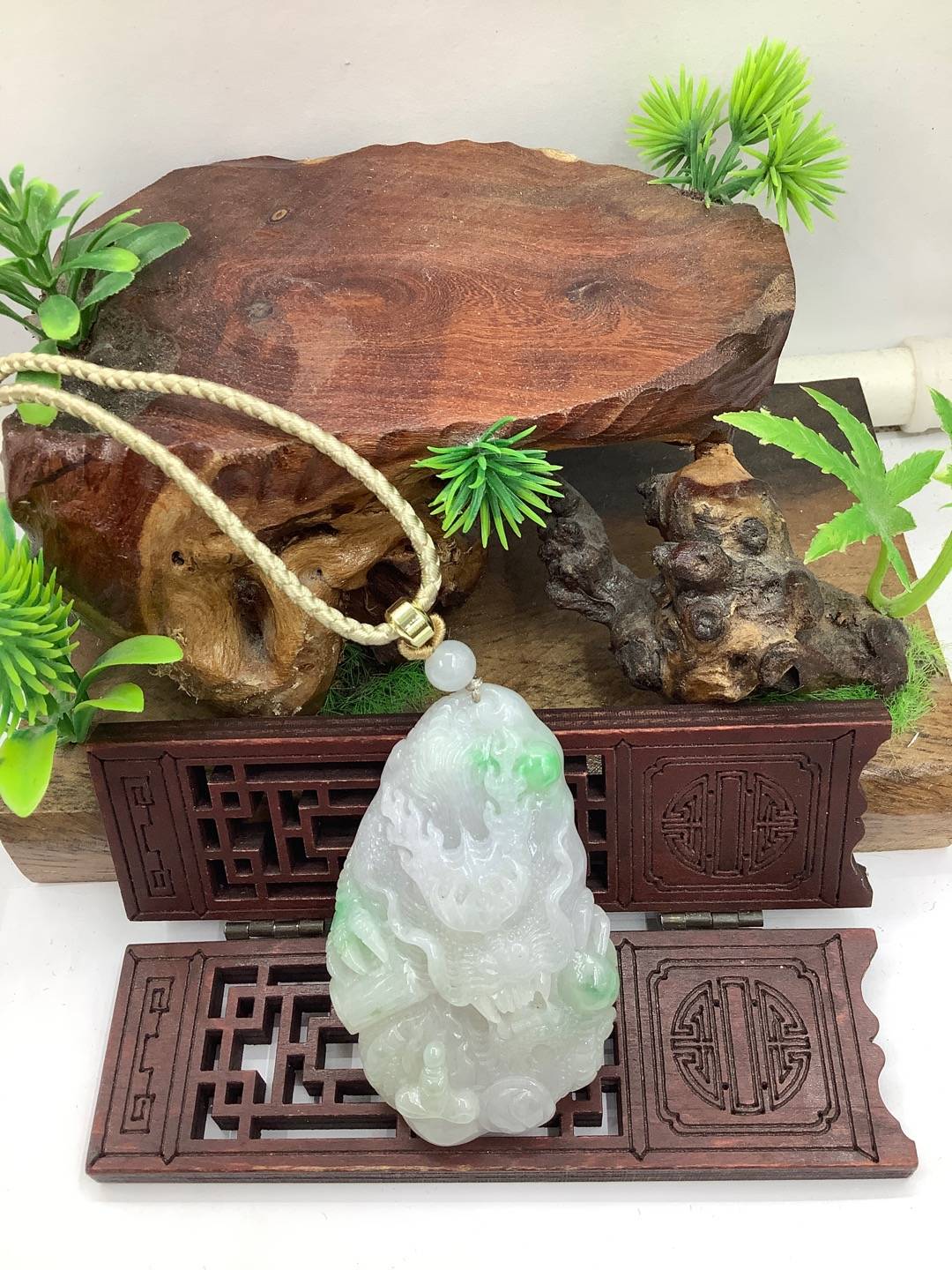 神龙护主