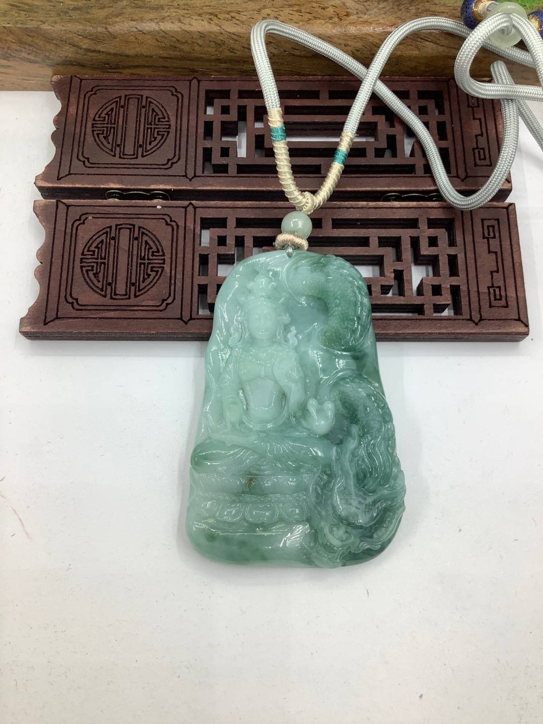 神龙护主