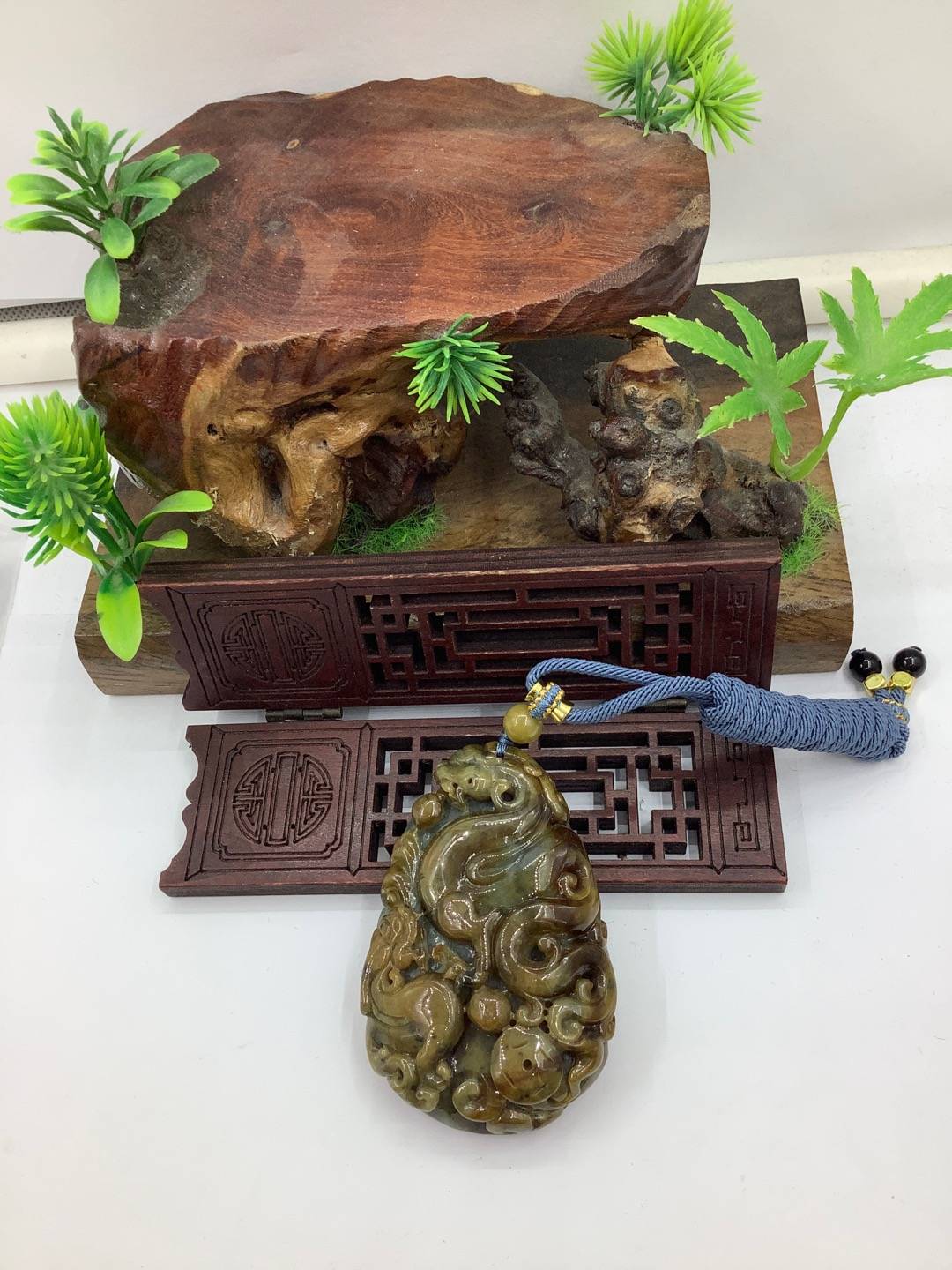 双龙护主