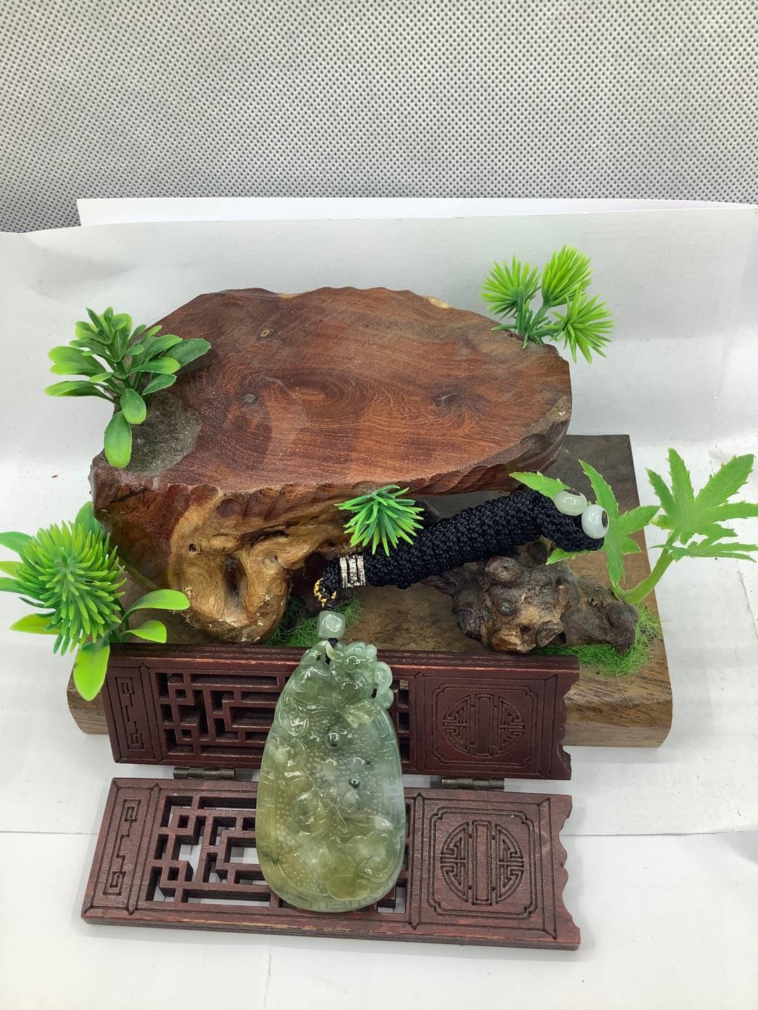 灵兽献瑞