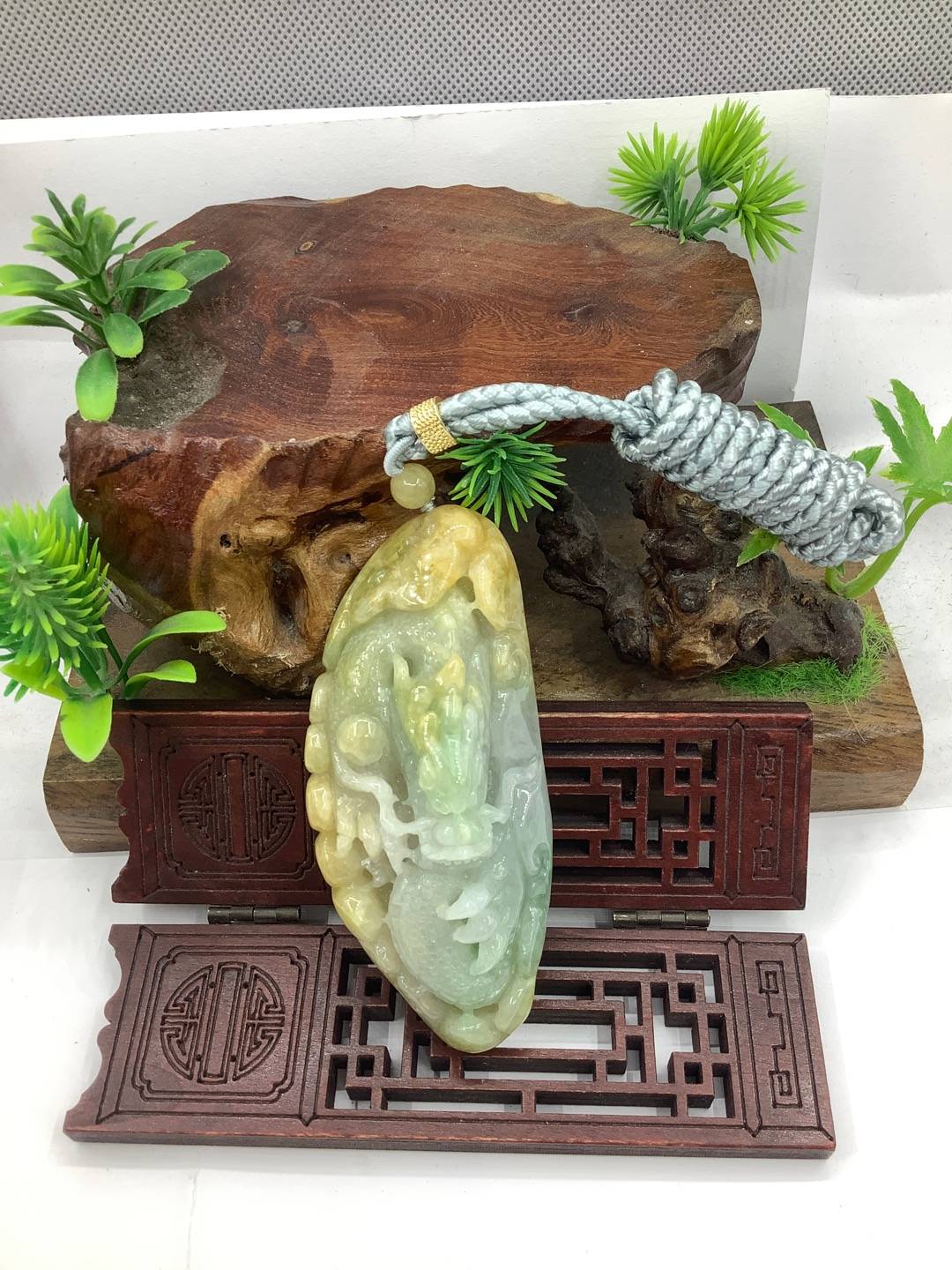 龙行天下 