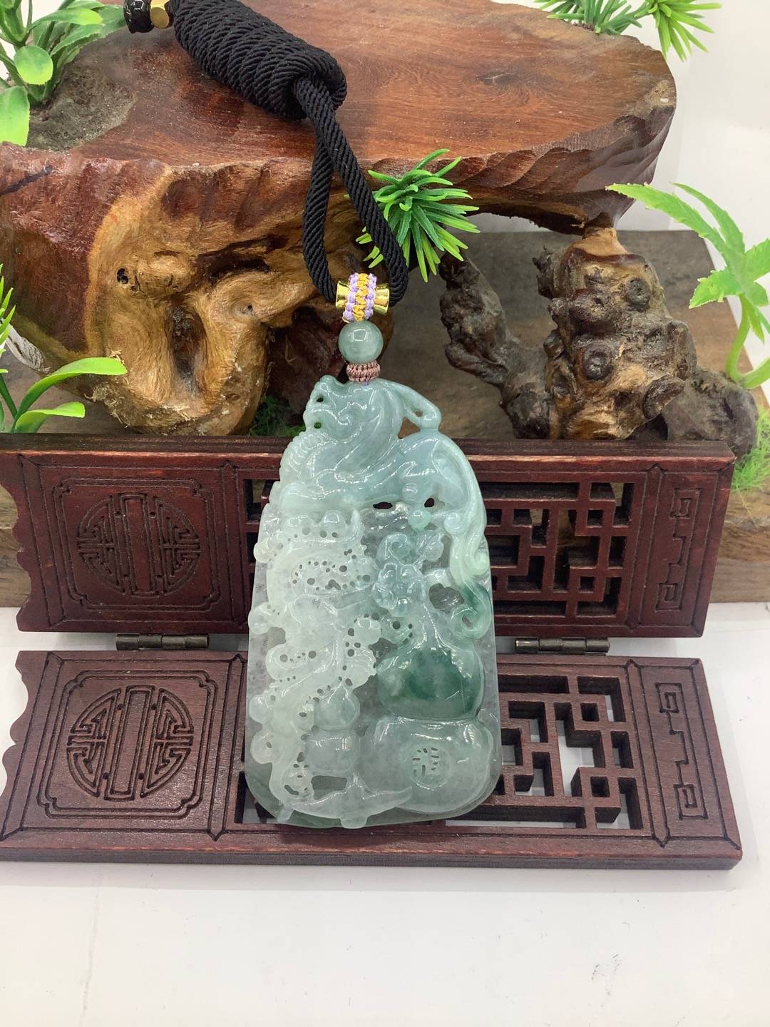 灵兽献瑞