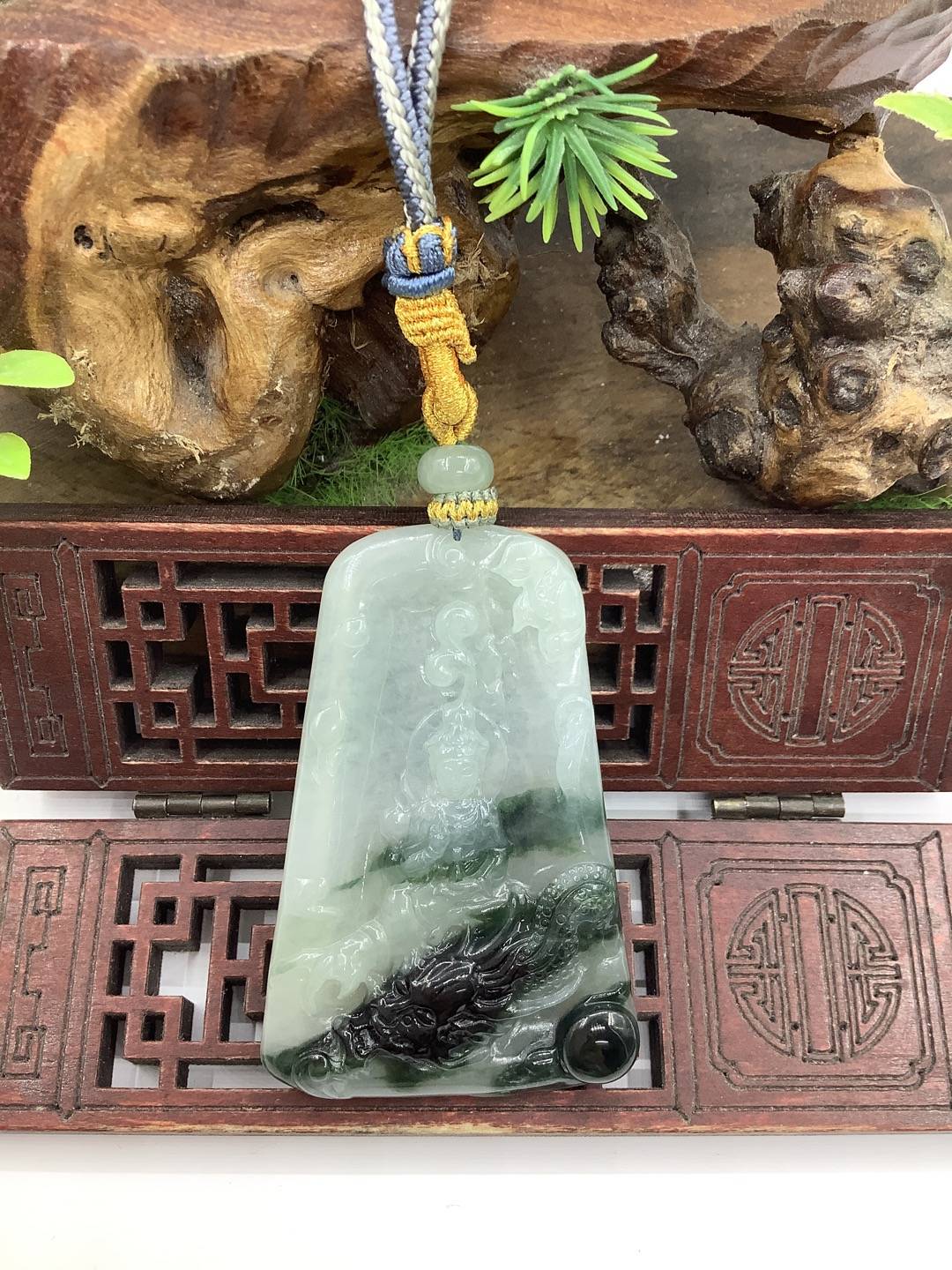 神龙护主