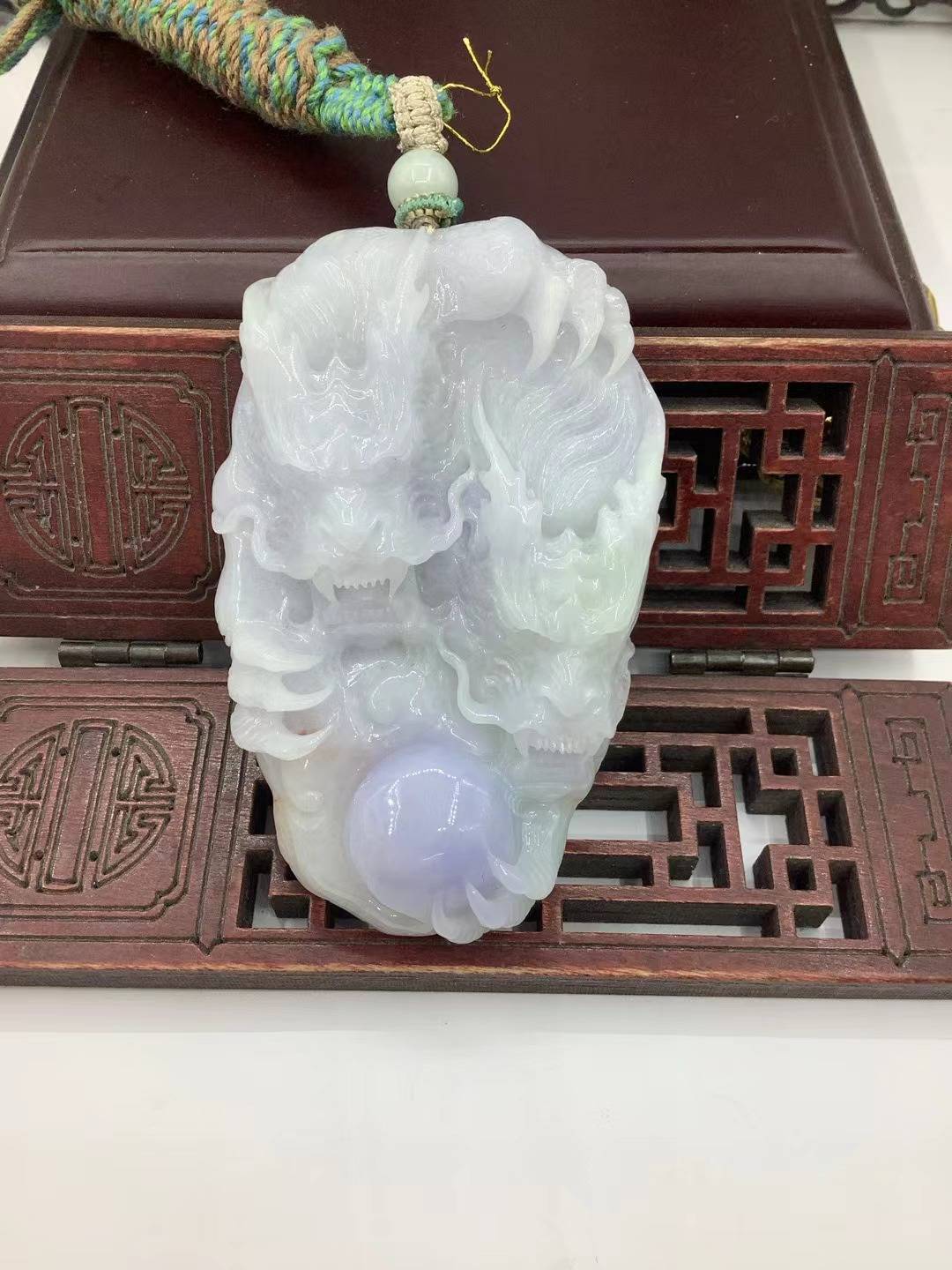 双龙护主 