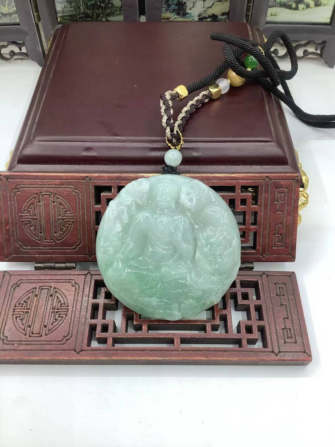 神龙护主